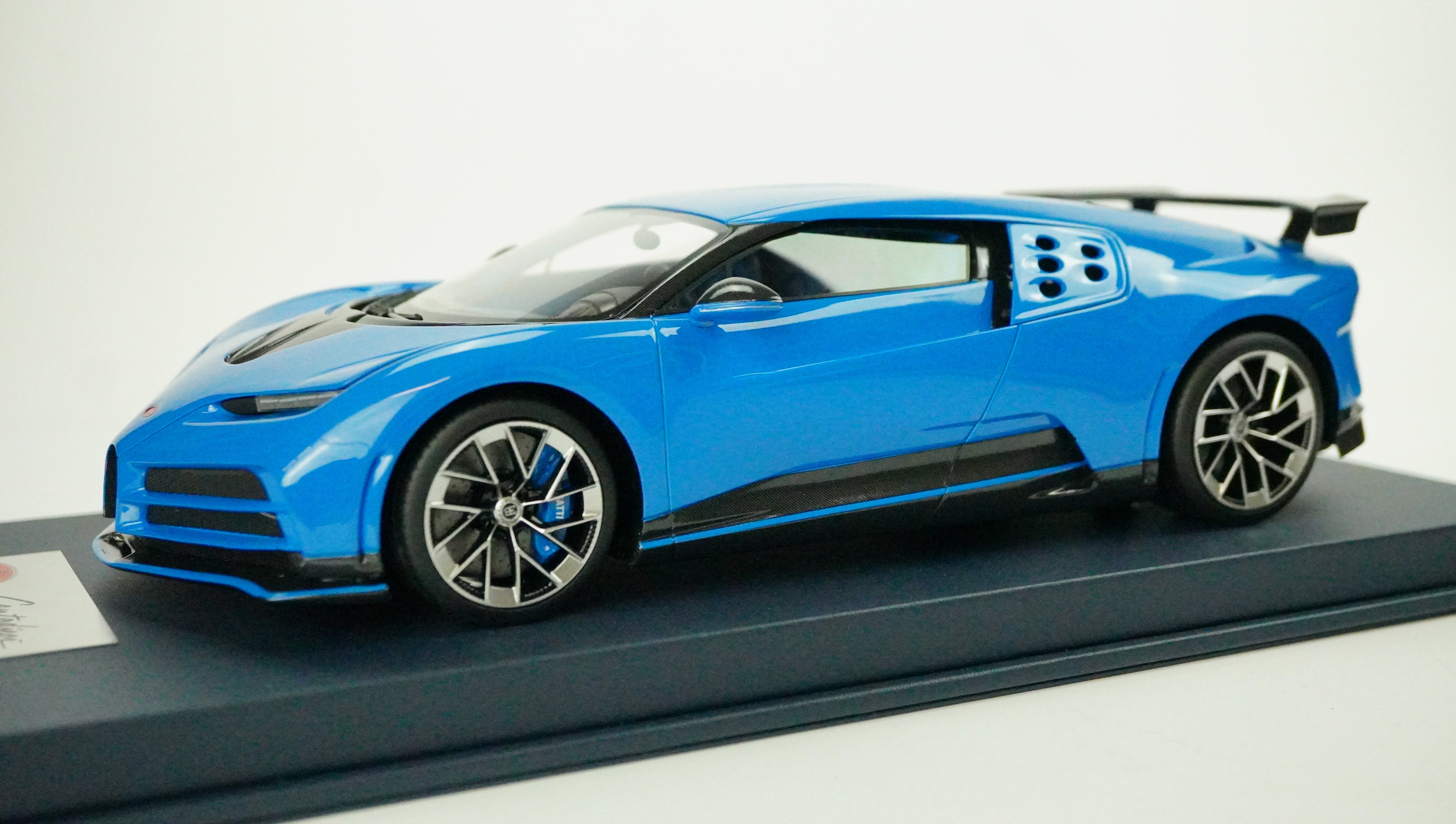 Bugatti Centodieci (incl. Showcase) 2023 1:18