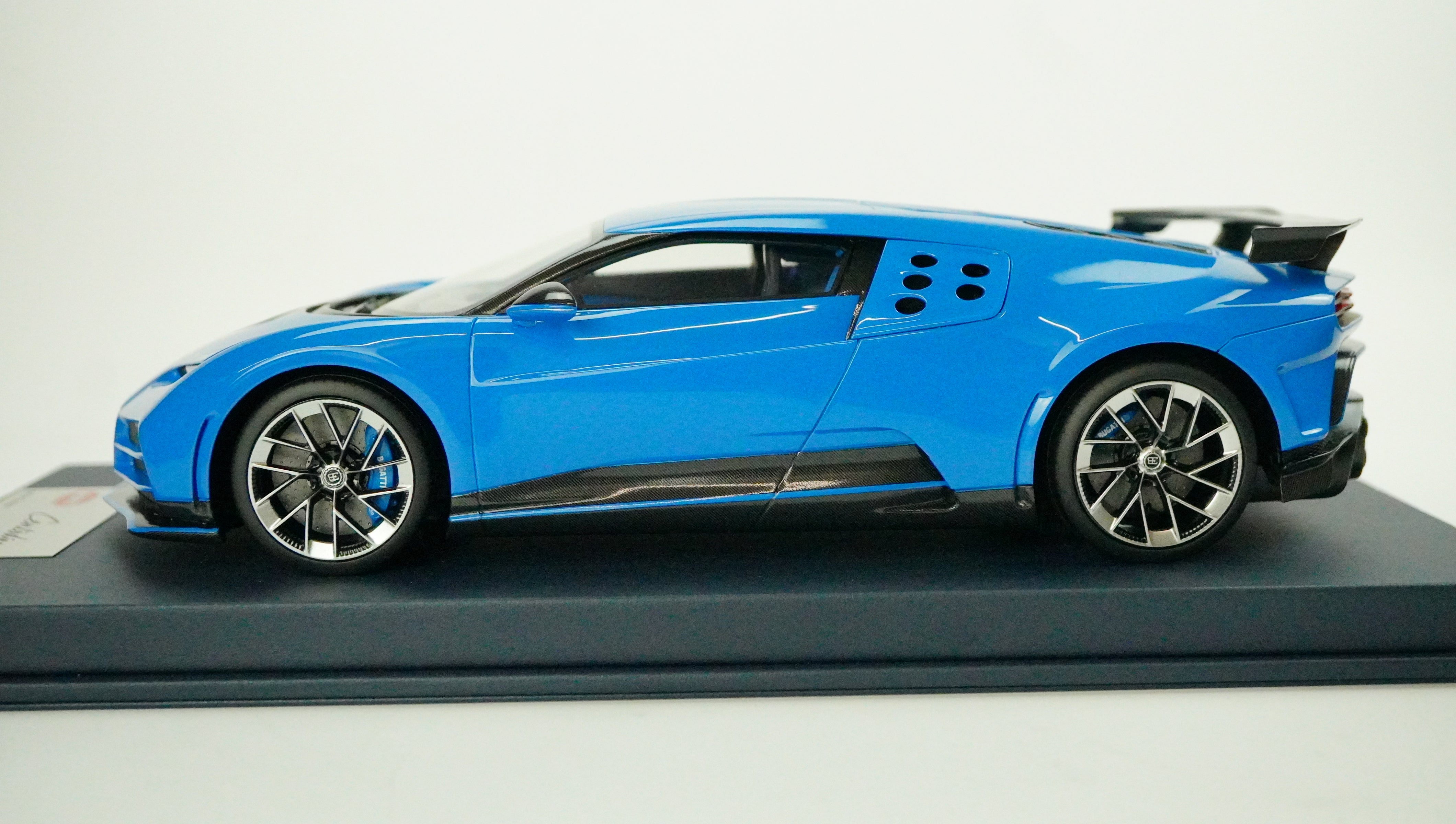 Bugatti Centodieci (incl. Showcase) 2023 1:18