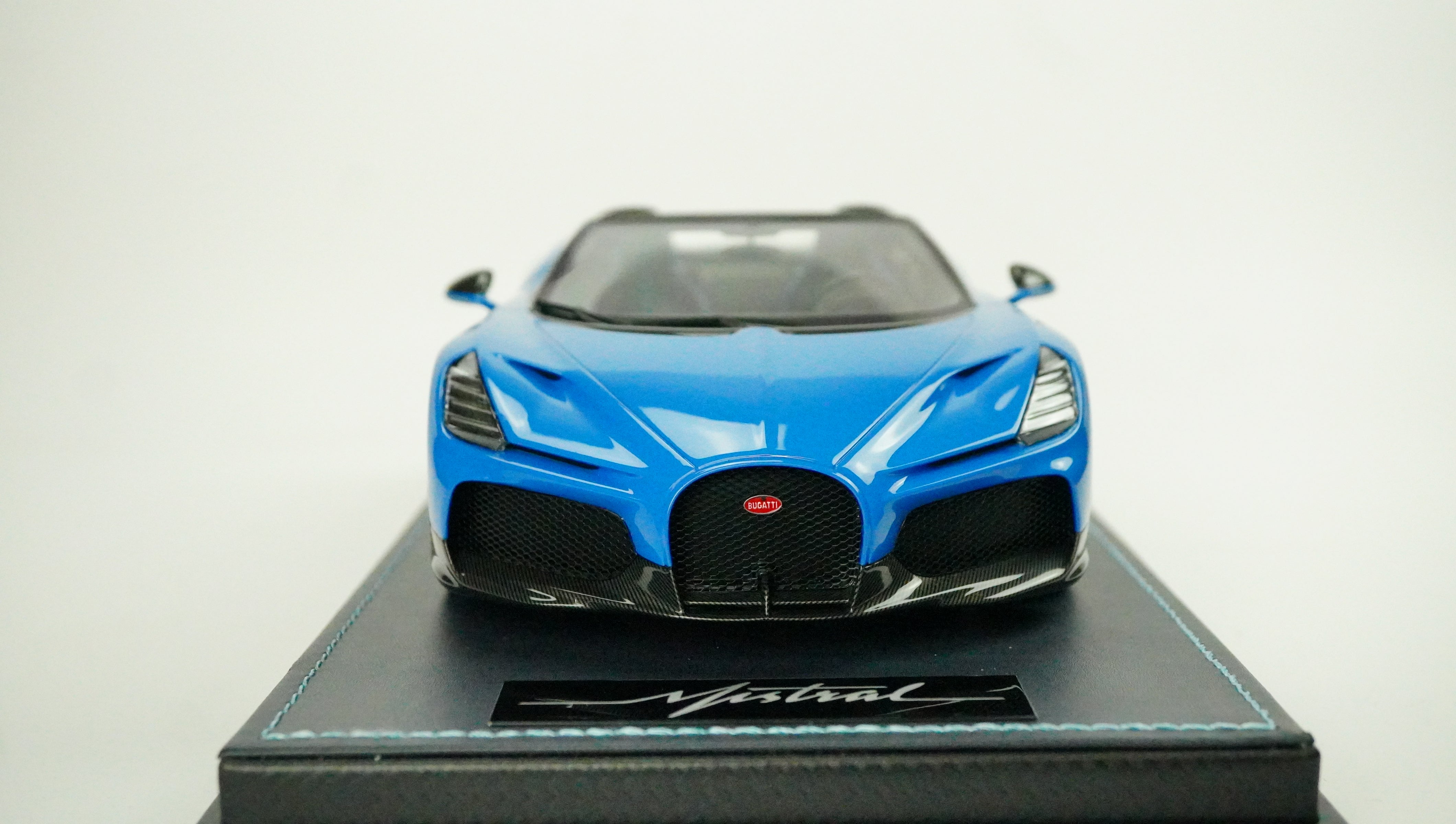 Bugatti Mistral W16 Spider Limited (incl. Showcase) 2023 1:18