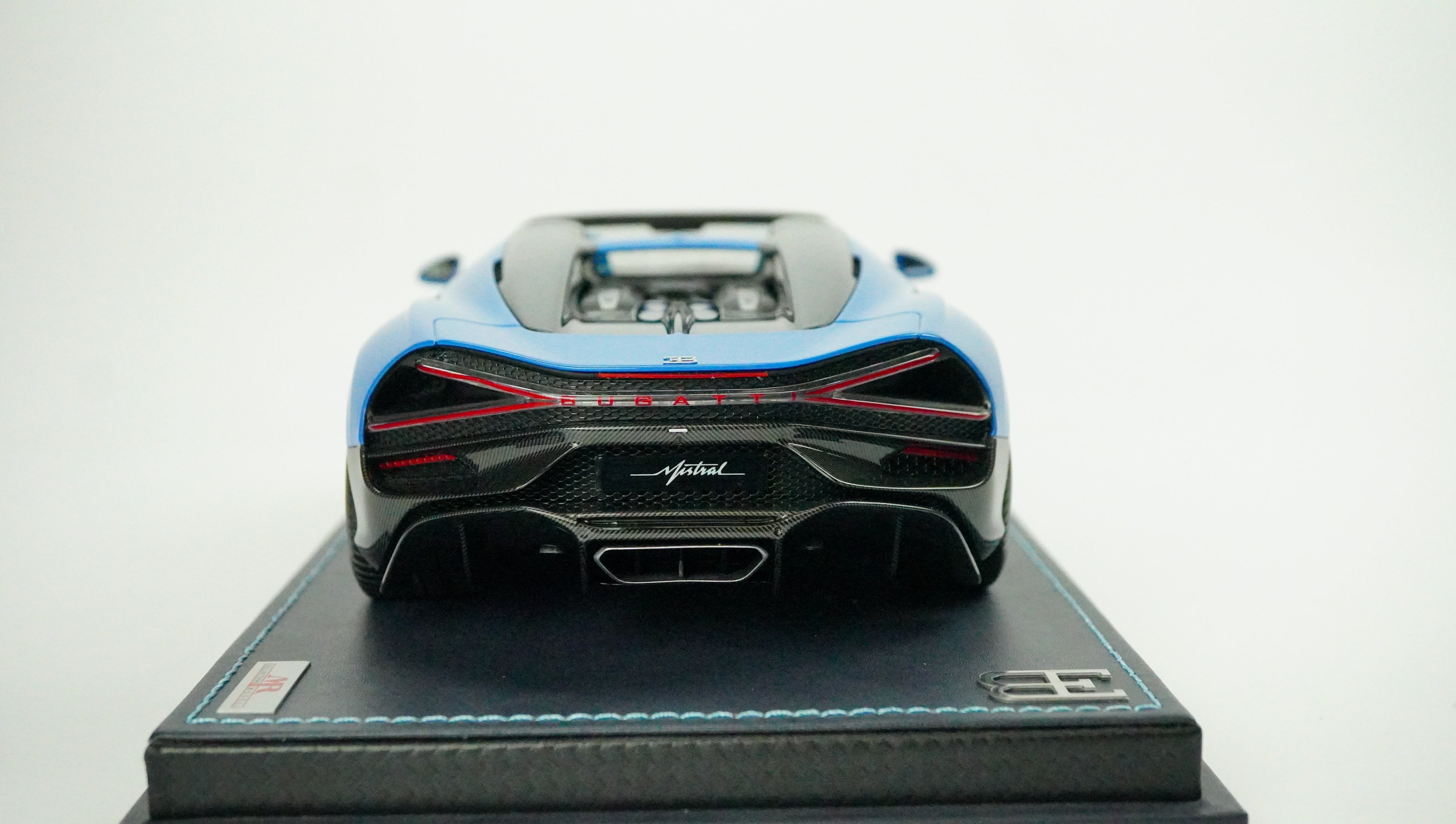 Bugatti Mistral W16 Spider Limited (incl. Showcase) 2023 1:18