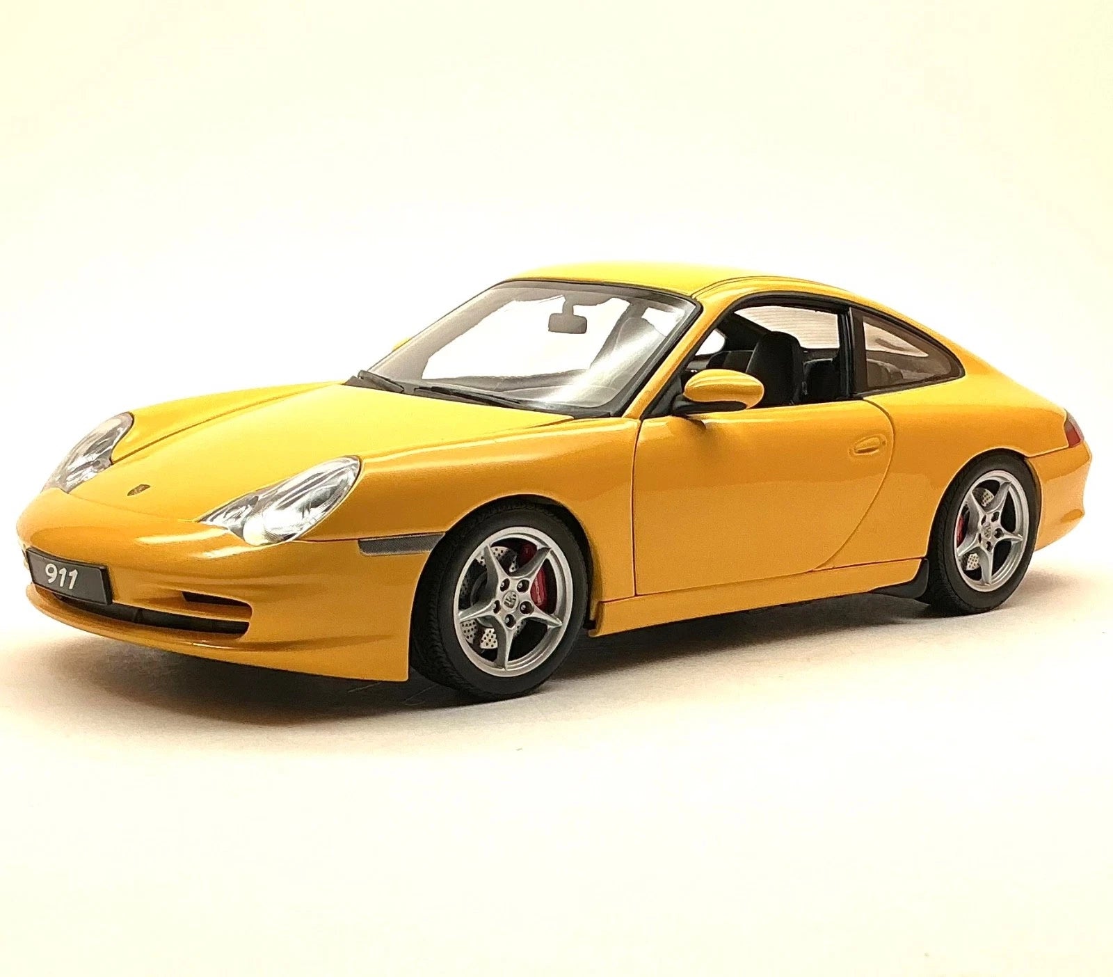 Porsche 911 Coupe Facelift 1:18