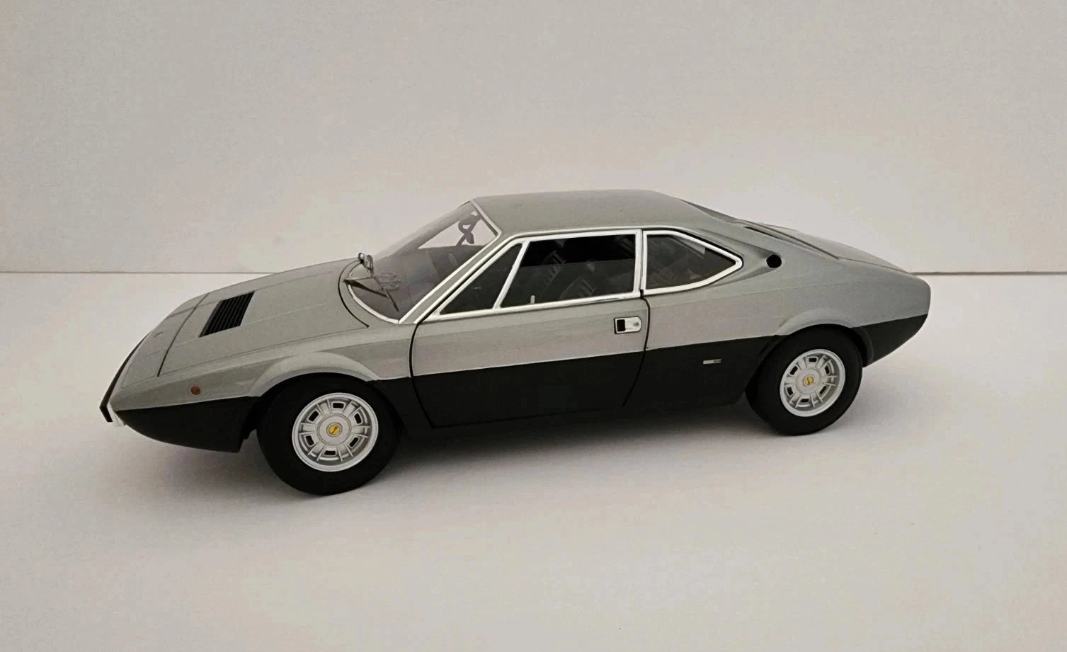 Ferrari Dino 308 GT4 Limited