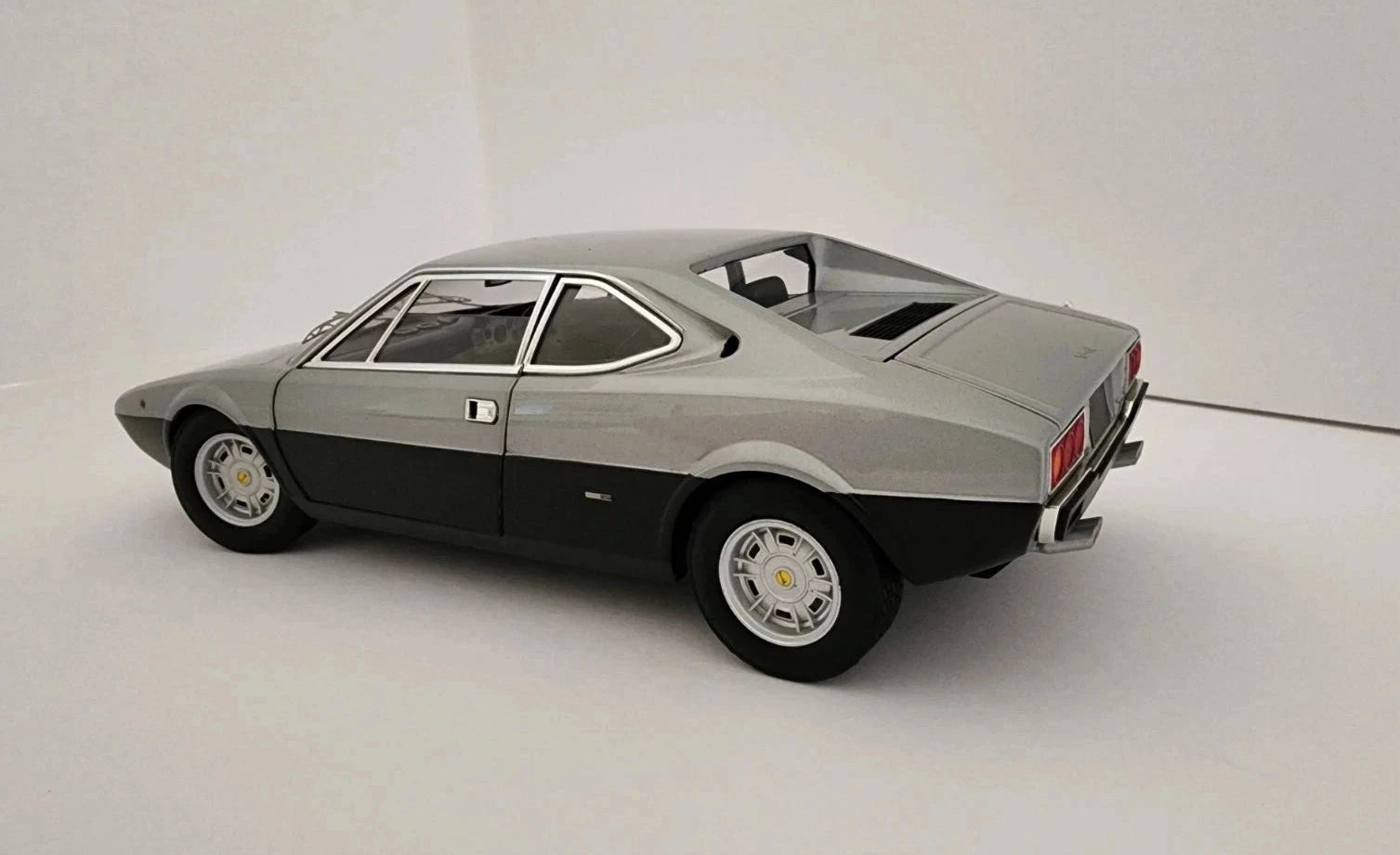 Ferrari Dino New 1973 1:18