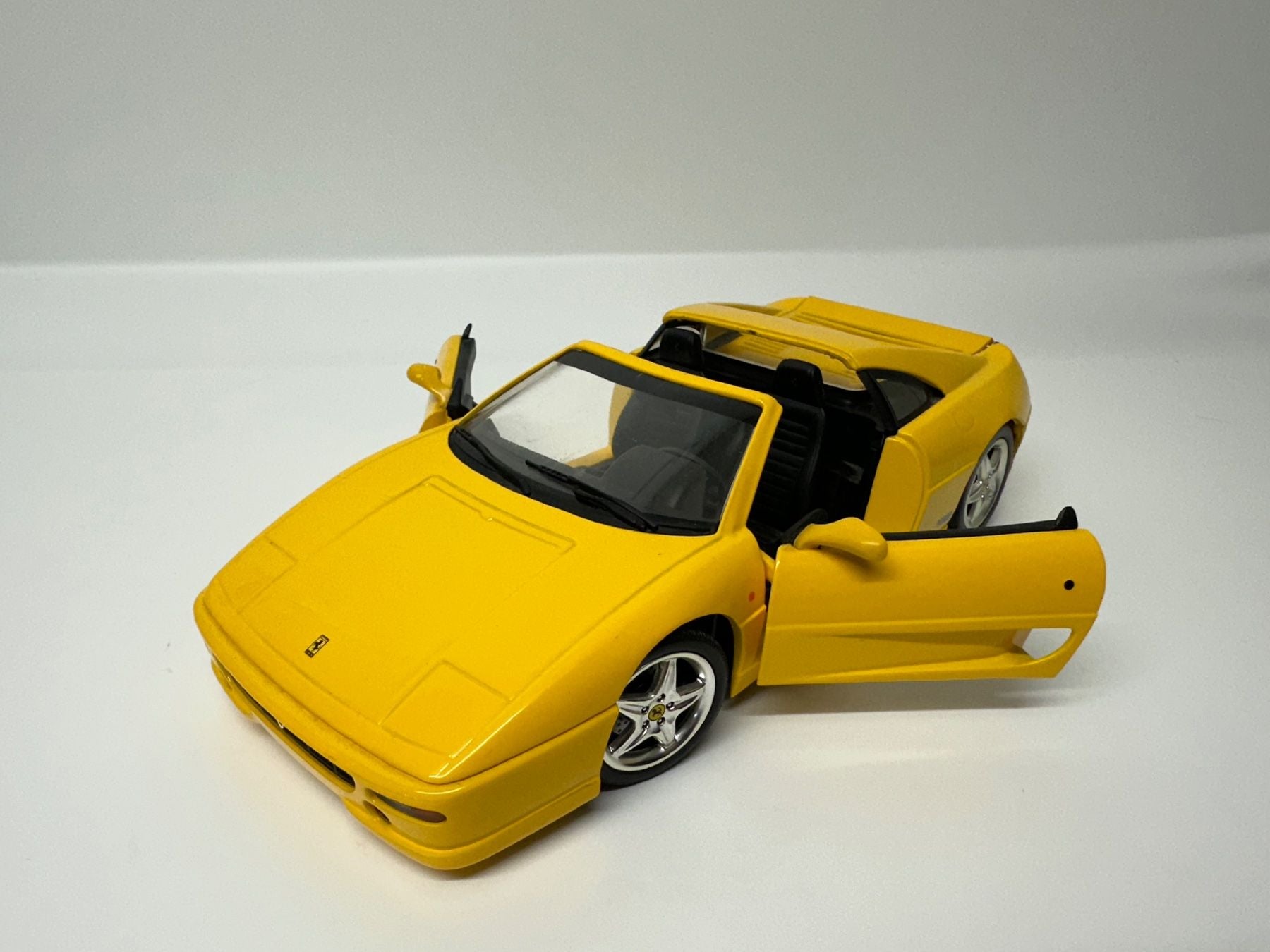 Ferrari F355 Spider 1999 gelb