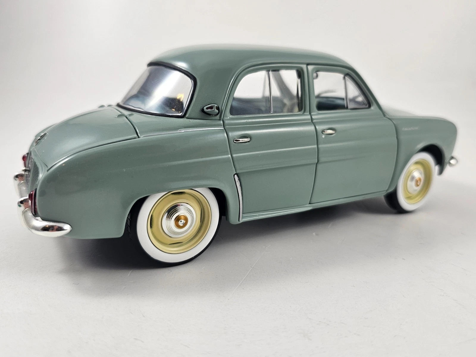 Renault Dauphine 1958 1:18 Online