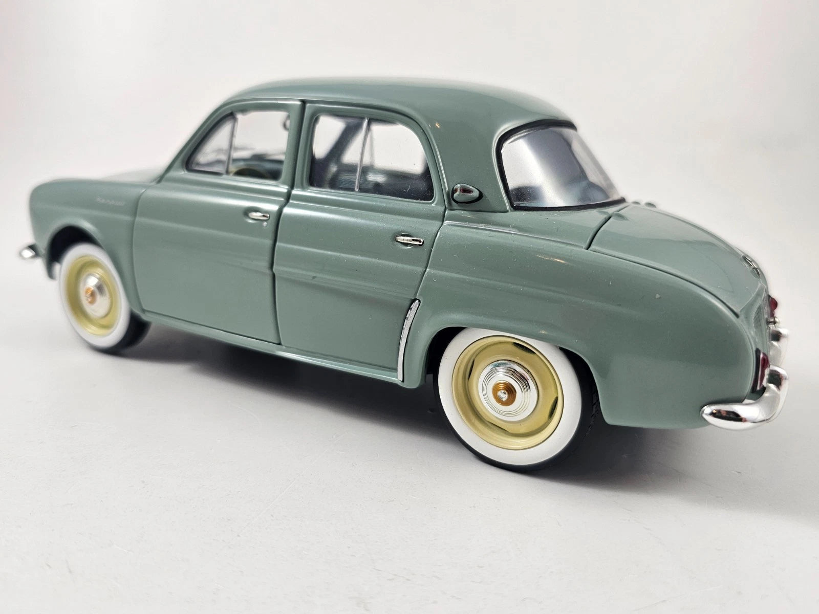 Renault Dauphine 1958 1:18 New