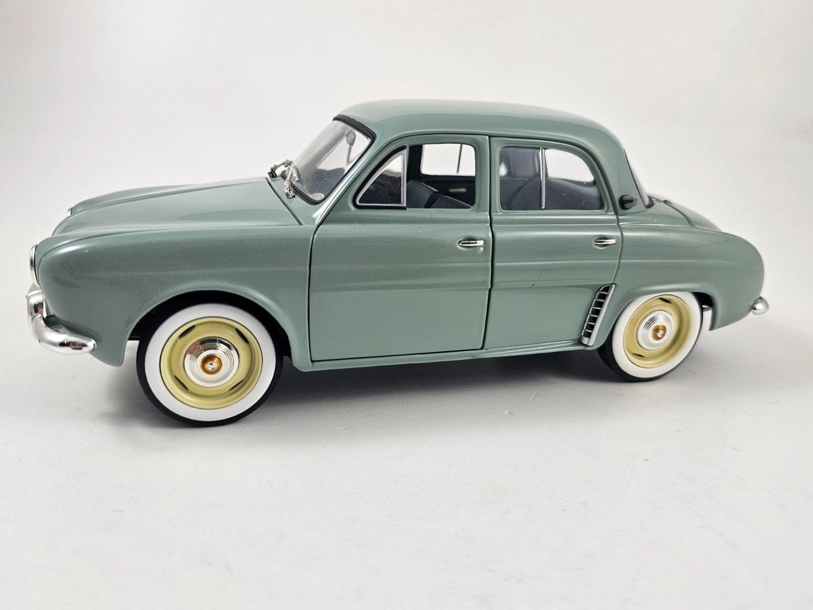 Renault Dauphine 1958 1:18 Sammler