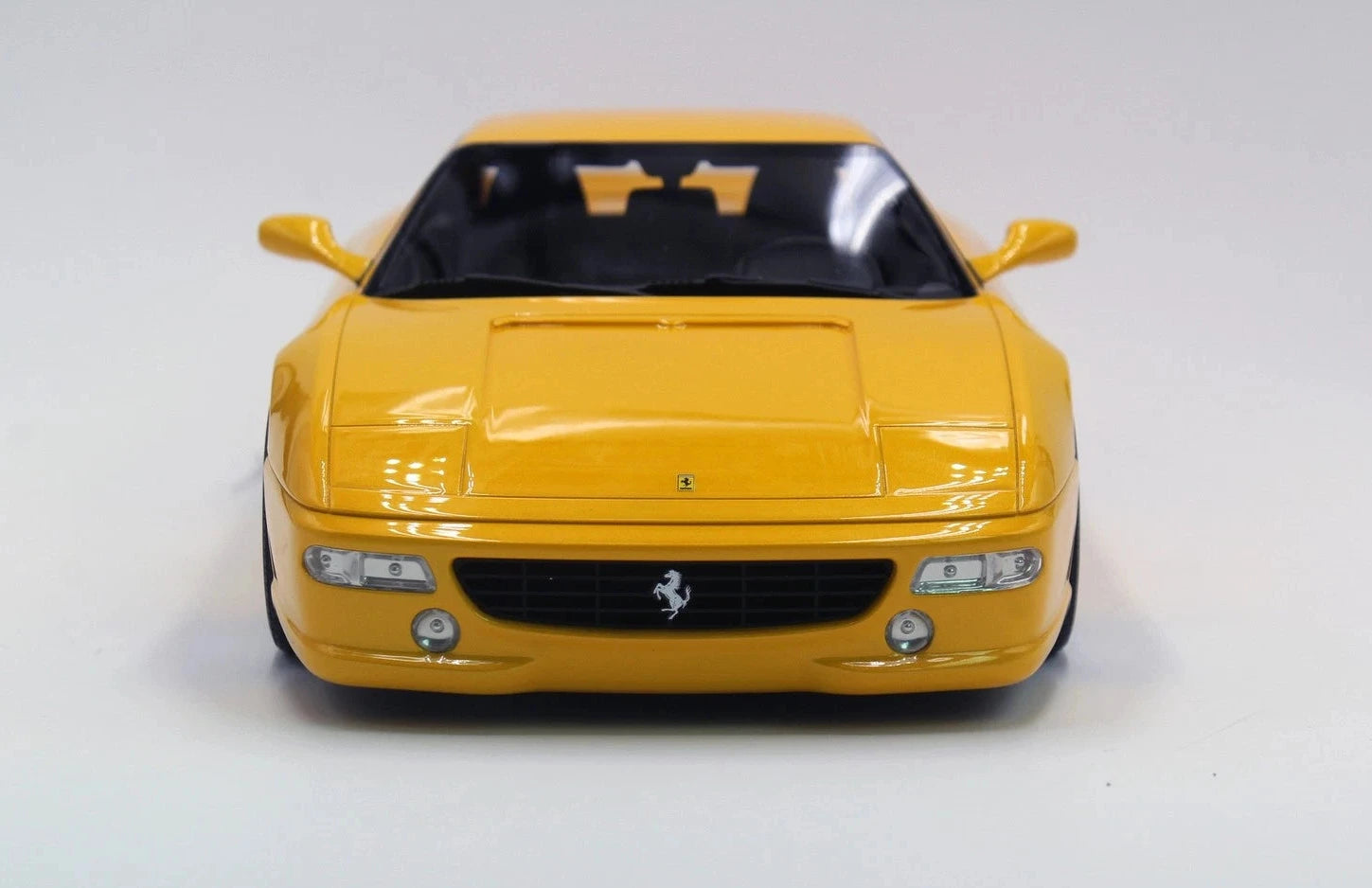 Ferrari  Sammler  gelb 1:18 Hot