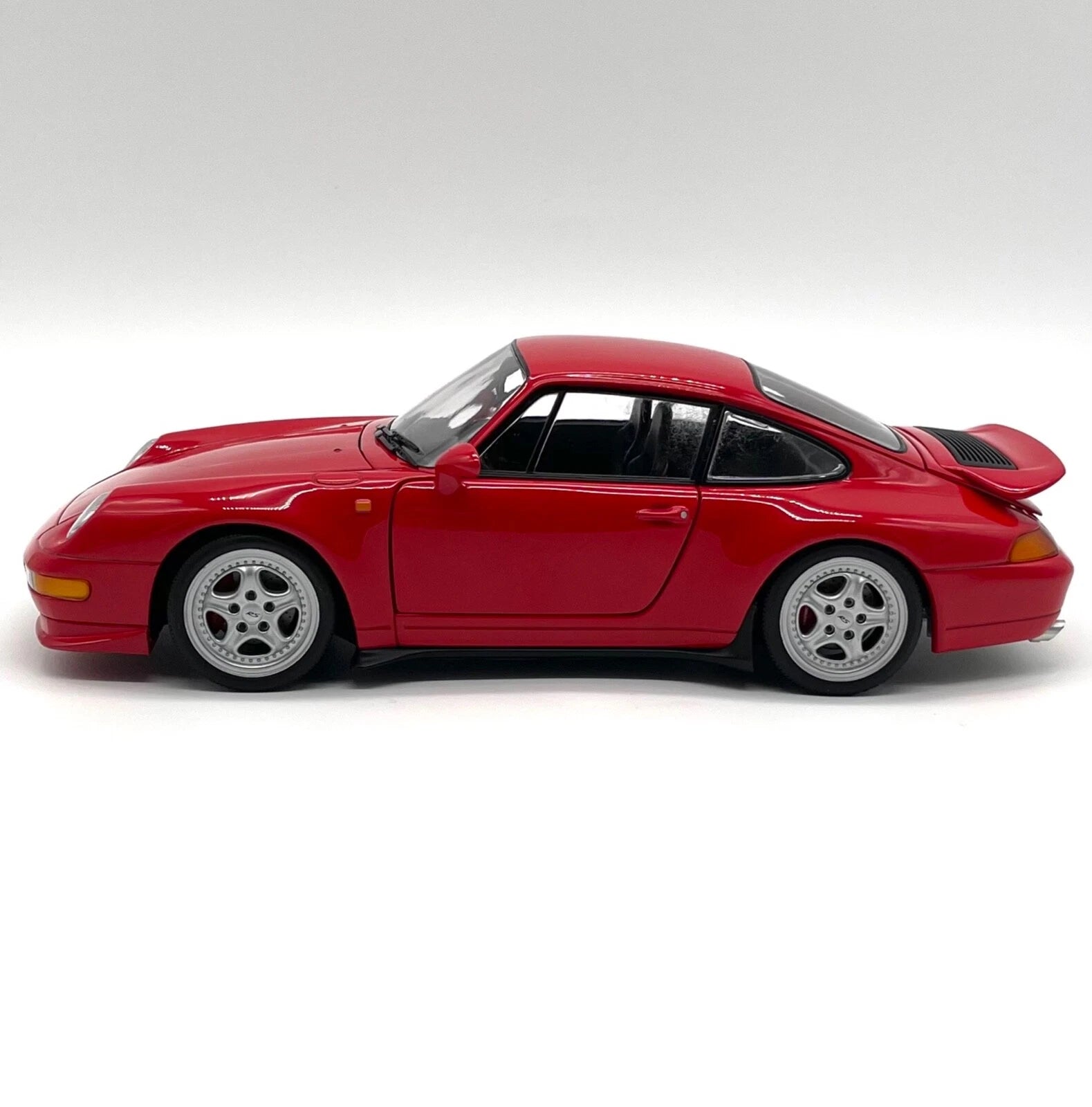 Porsche 911 (993) Carrera  1:18