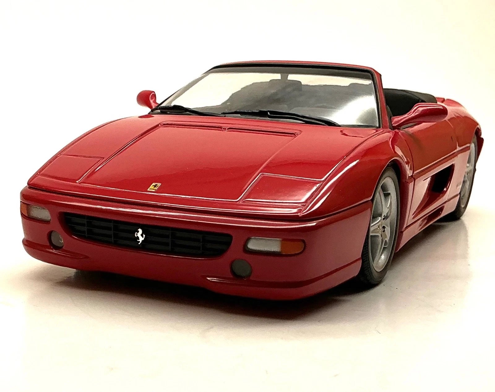 Ferrari 355 Spider Hot 1:18