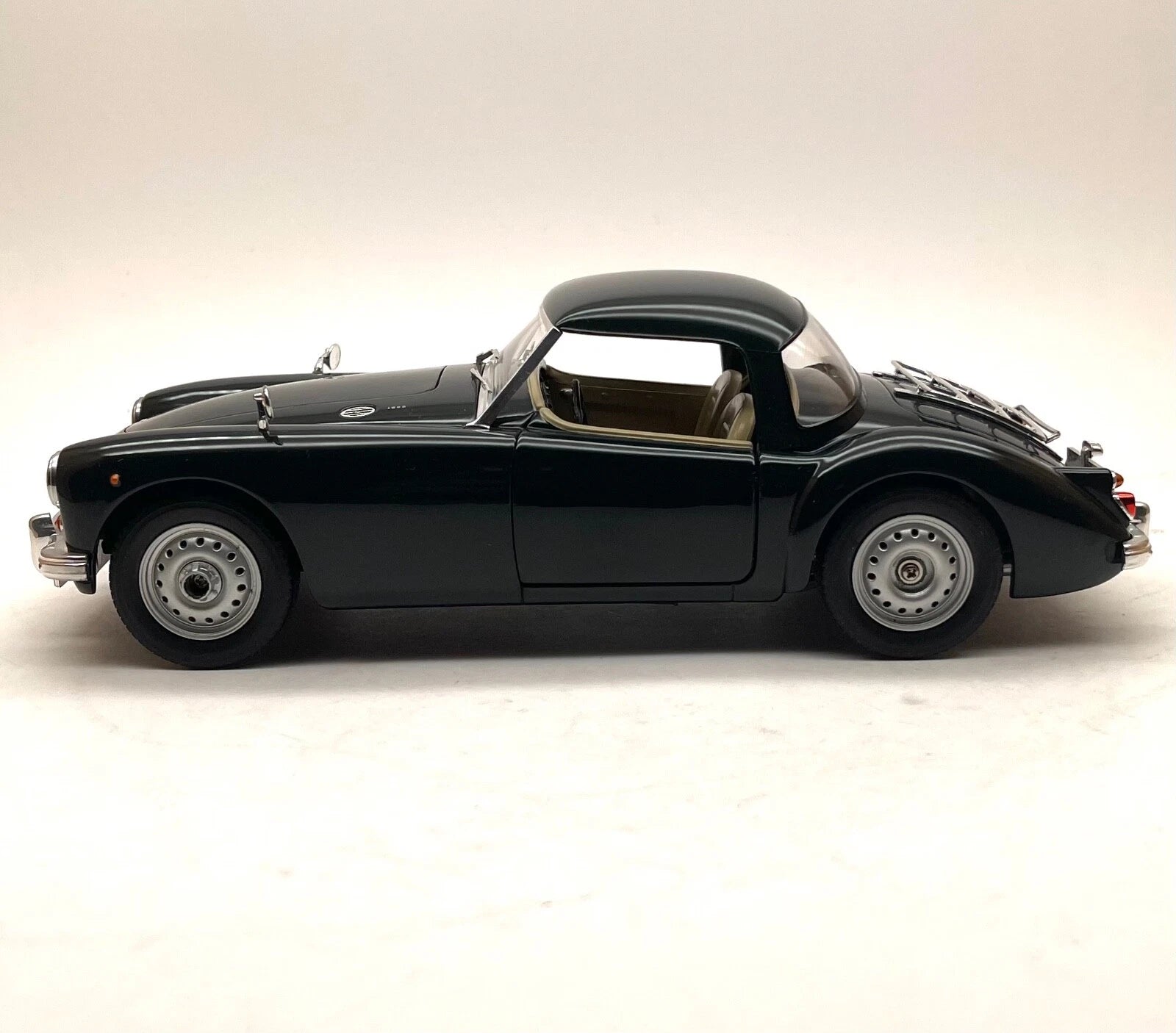 MG A Roadster 1:18 New 