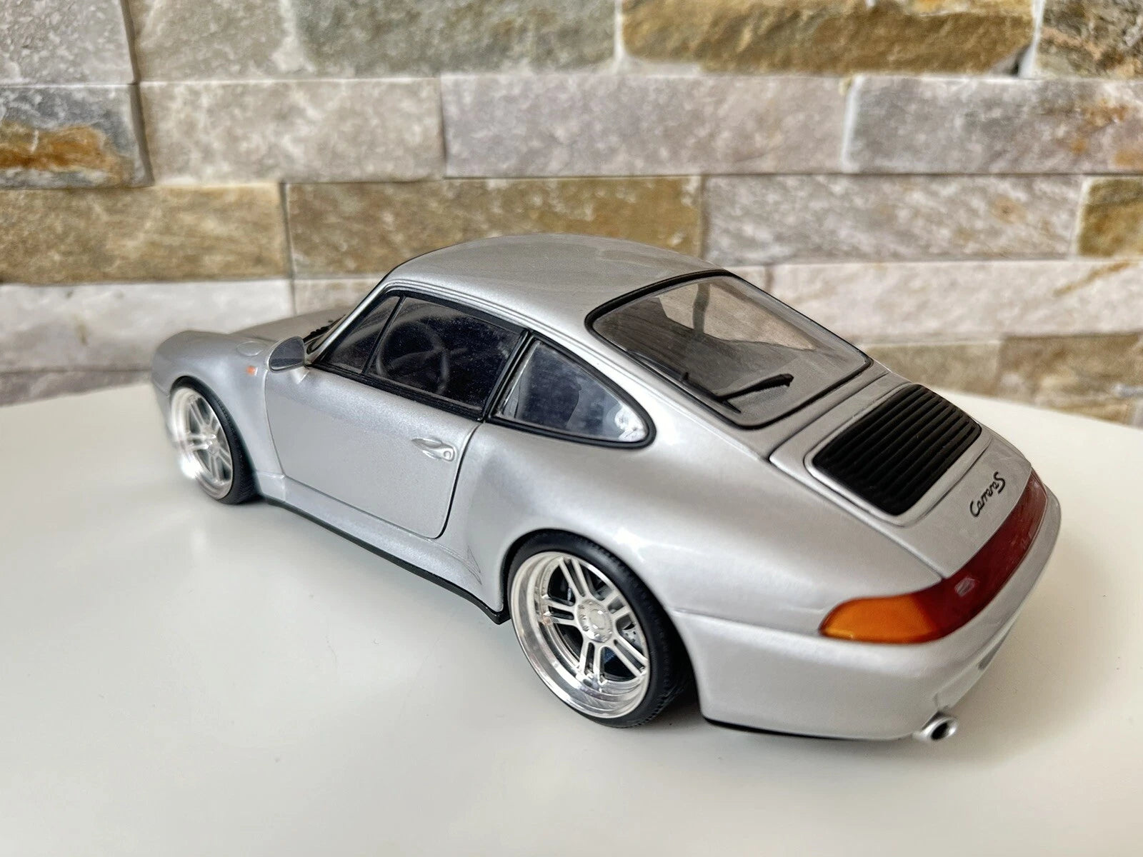 Porsche 911 (993) Coupe Silber