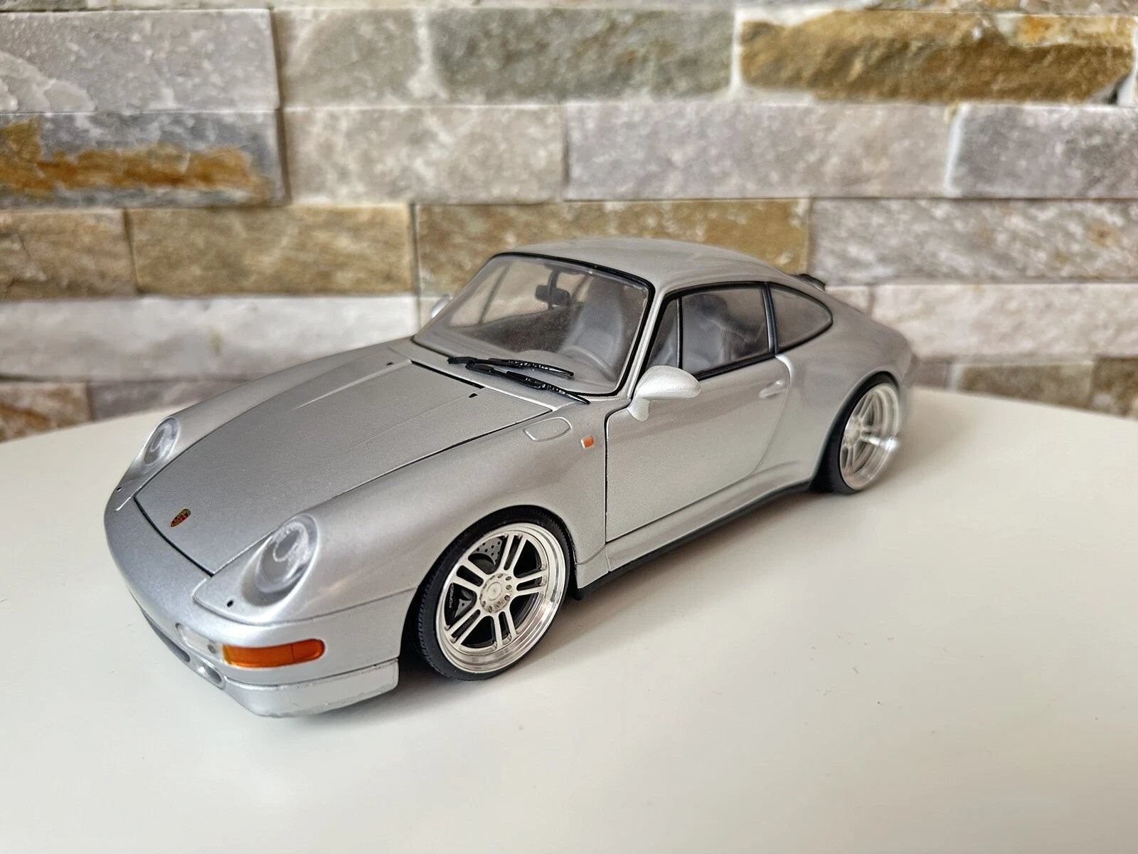Porsche 911 (993) Coupe 1:18