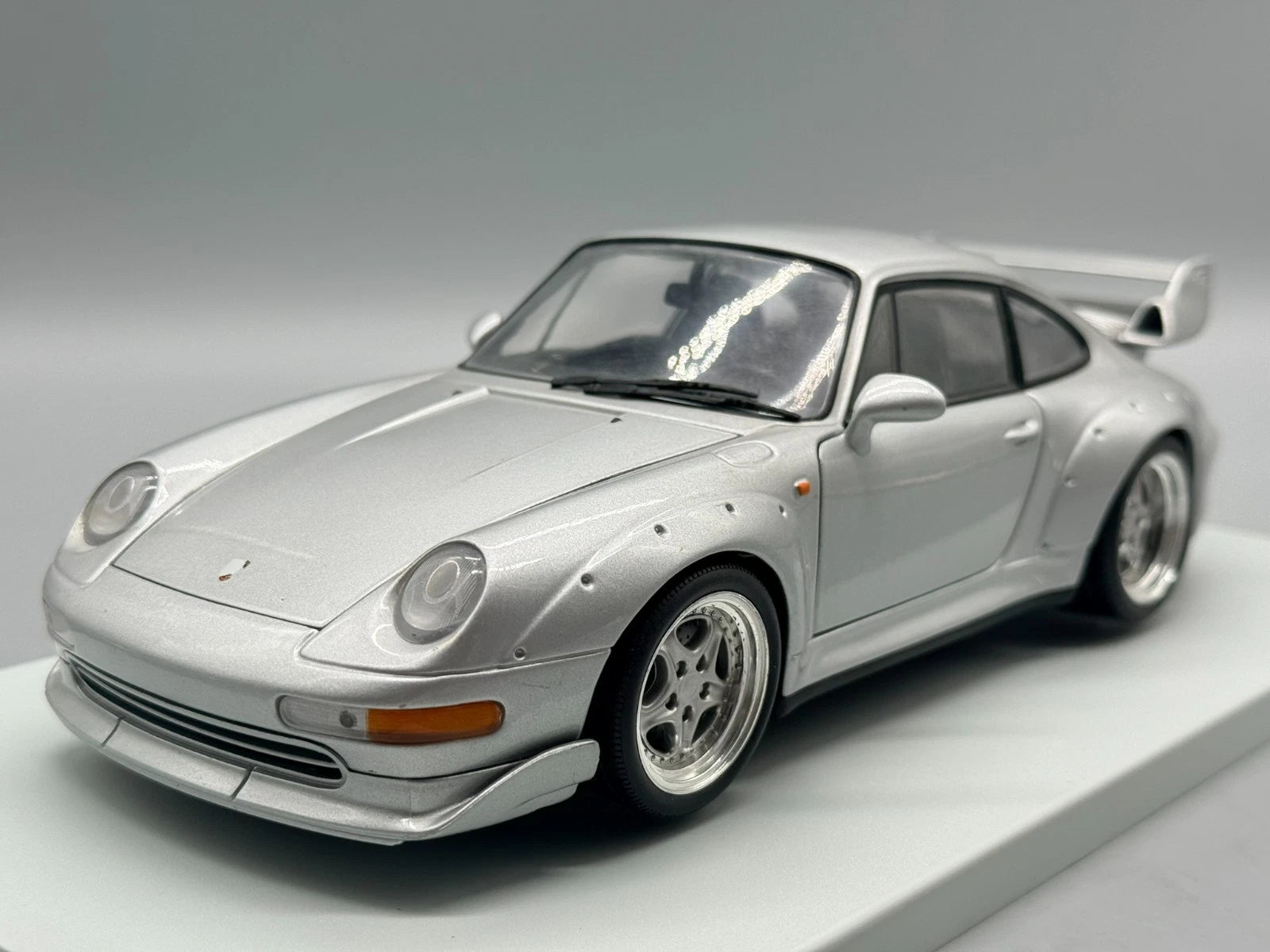 Porsche 911 GT2 1997 1:18