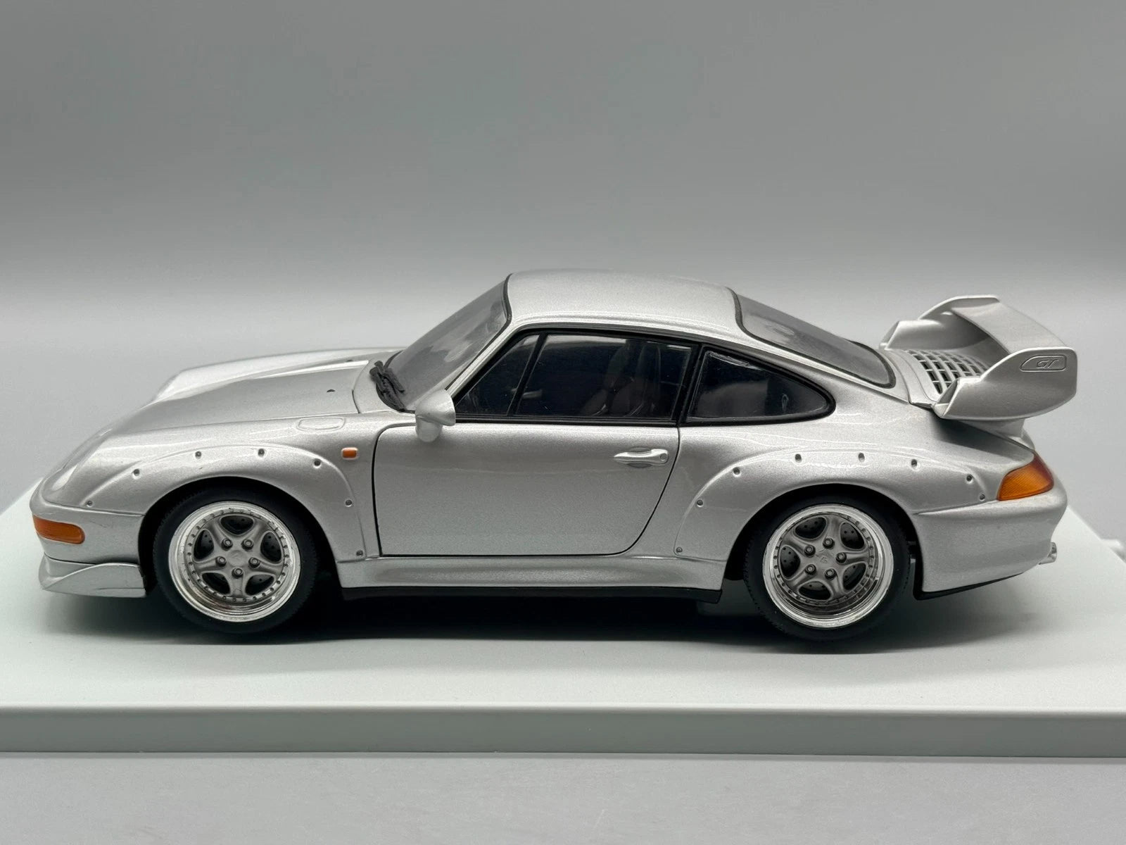 Porsche 911 GT2 1997 1:18