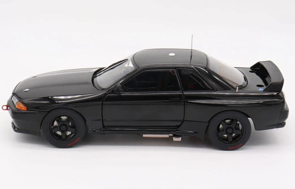 Nissan Skyline GT-R (R32) Plain Body Rarität 1:18