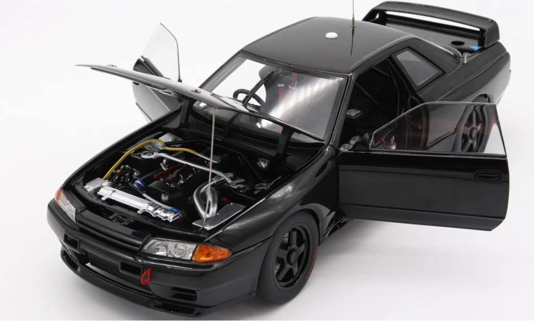Nissan Skyline GT-R (R32) Plain Body Rarität 1:18