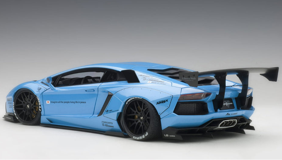 Lamborghini Aventador LBW 1:18