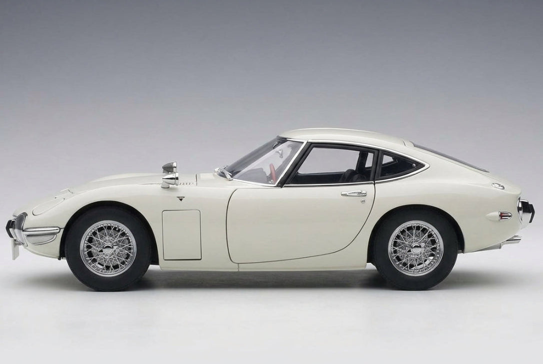 Toyota 2000 GT 1:18 Top