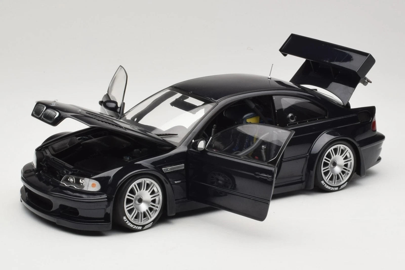 BMW M3 GTR Street 2001 1:18