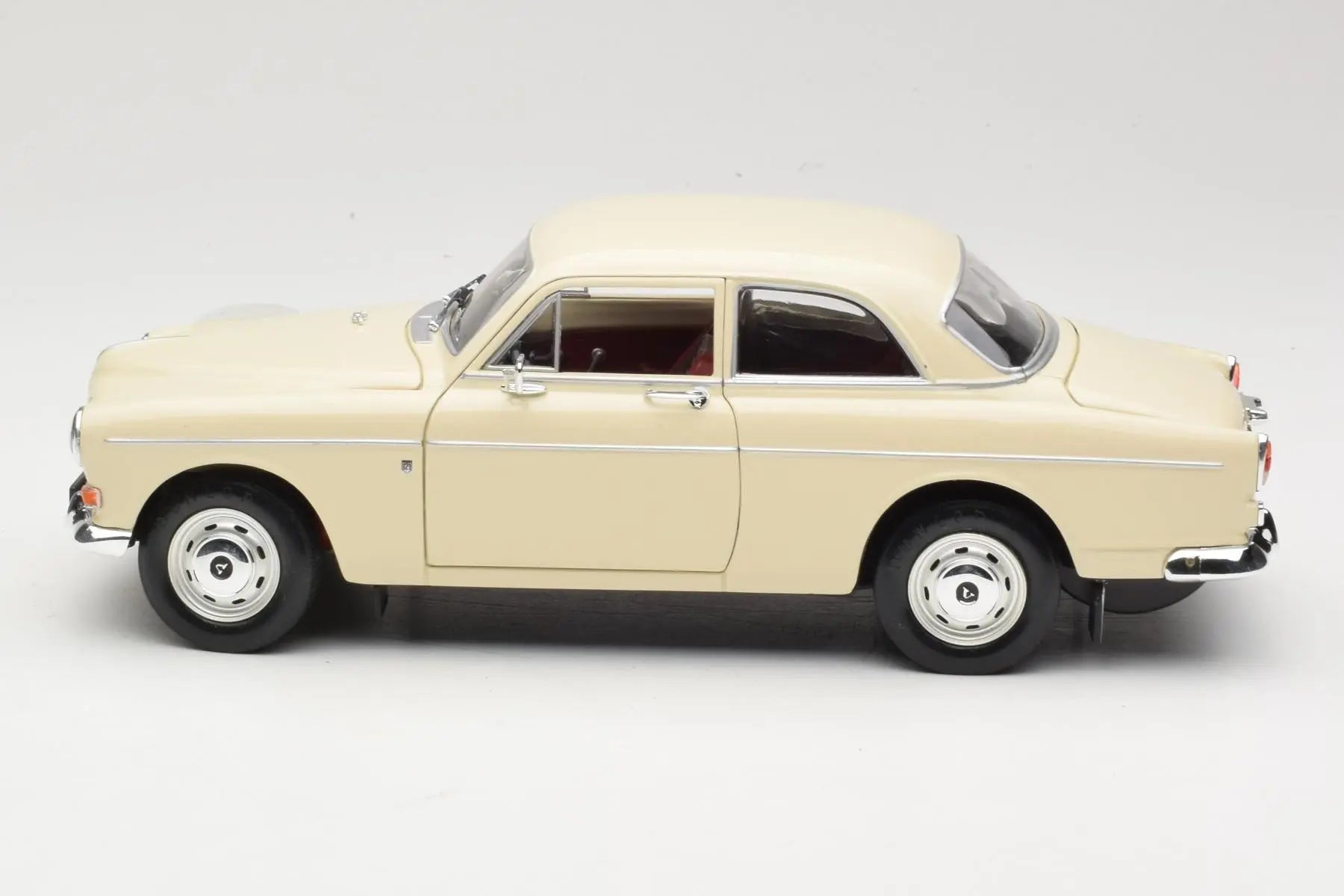 Volvo P 121 Amazon 1:18