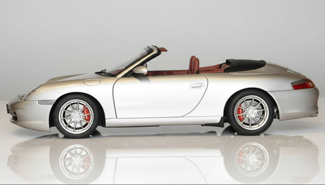 Porsche Carrera Cabrio Facelift 1:18