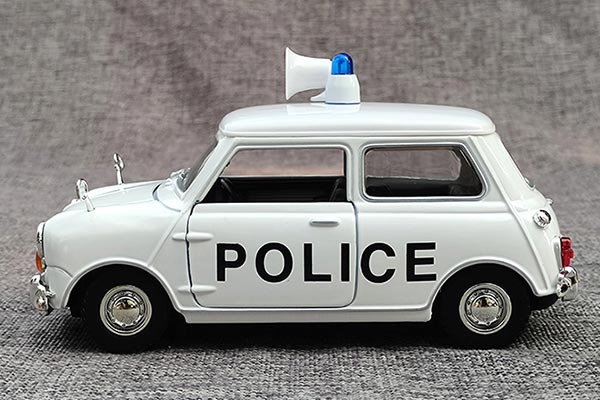 Morris Mini Cooper ''Police'' 1961 1:18