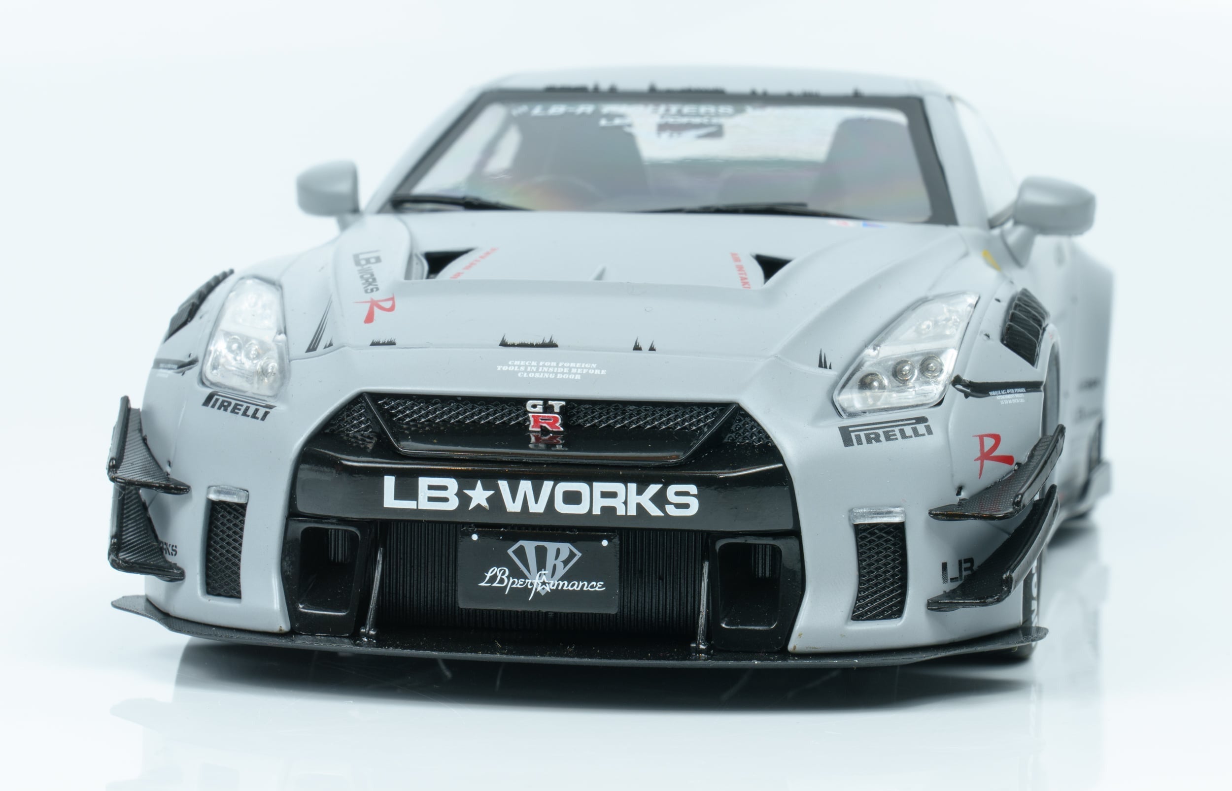 Nissan GT-R (R35) LBW Type 2.0 1:18
