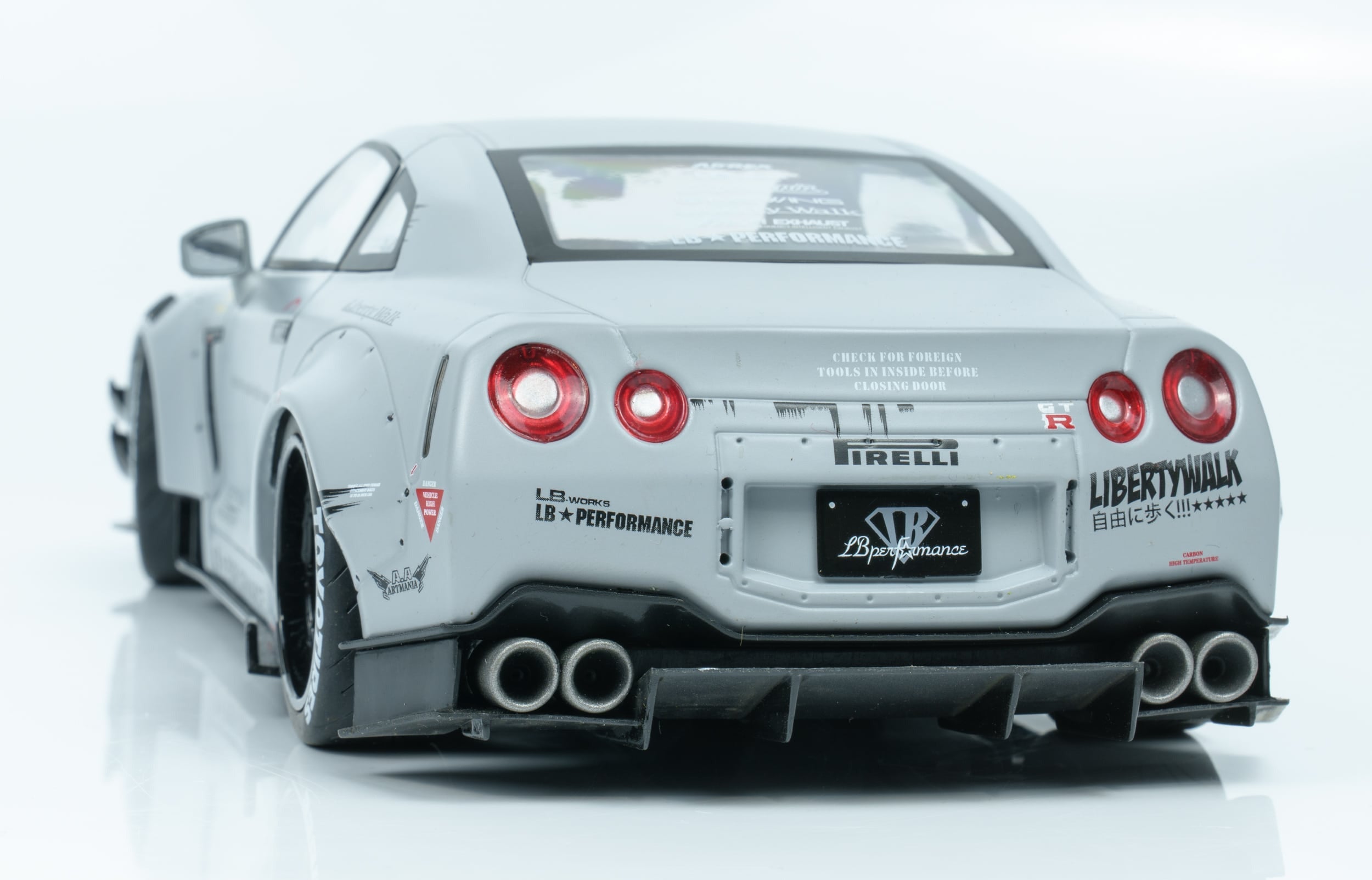 Nissan GT-R (R35) LBW Type 2.0 1:18