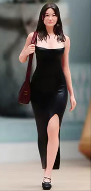 Frau in langem Abendkleid 1:18