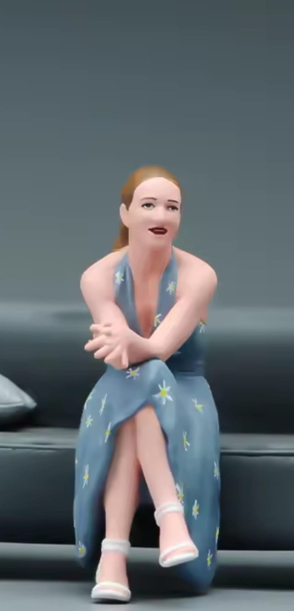 Frau sitzen im grauem Sternekleid 1:18