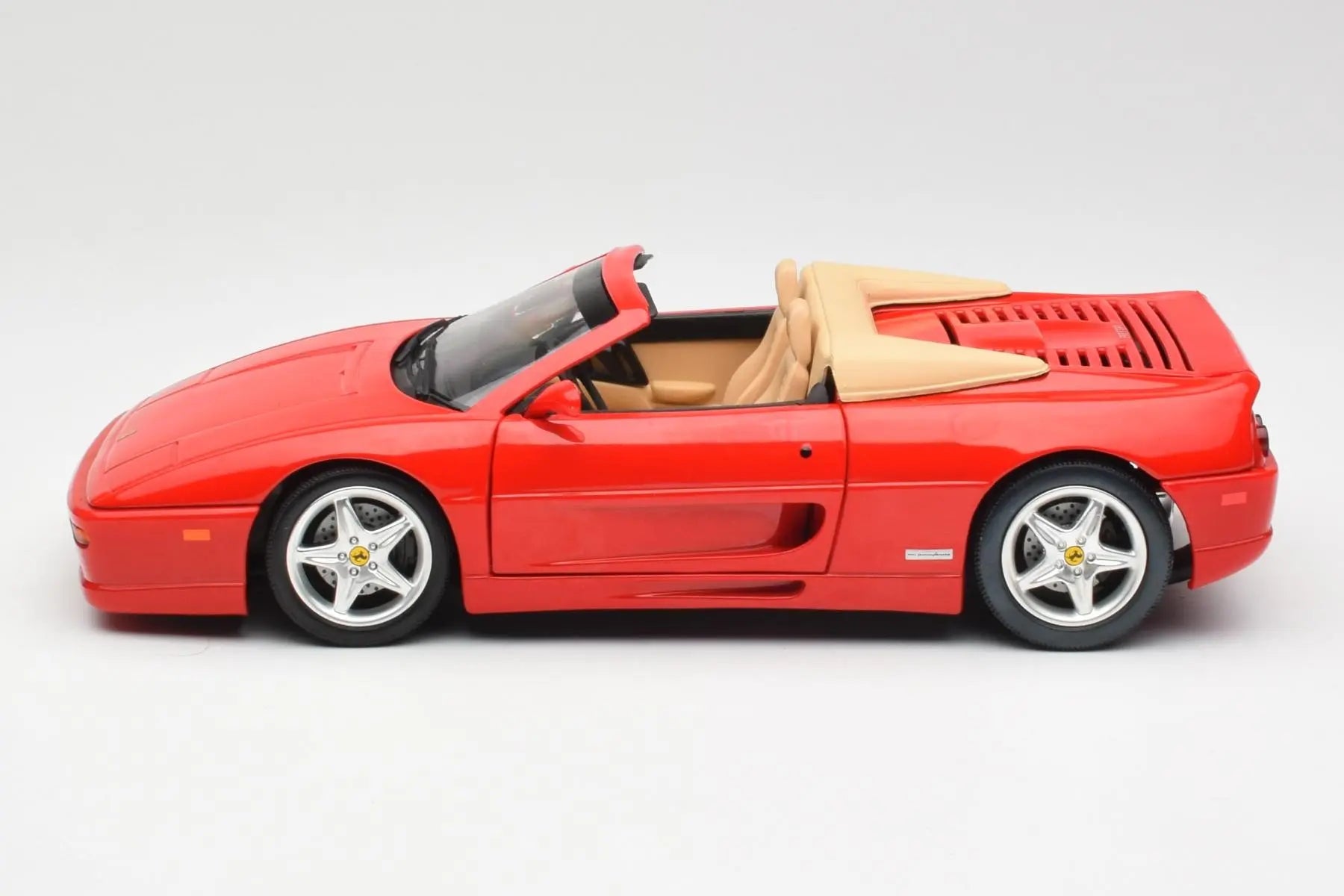 Ferrari 355 Spider 1:18